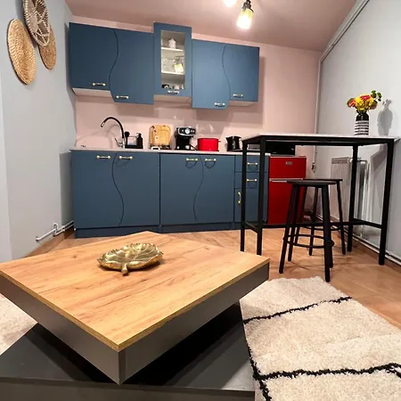 Old Town Center Apartment *