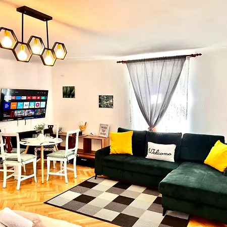 Old Town Center Apartment *