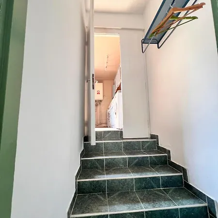 Old Town Center Apartment