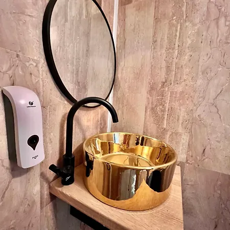 Old Town Center Apartment